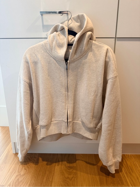 Vuori Tops - Vuori Neutral Cropped Zip Hoodie in Beige